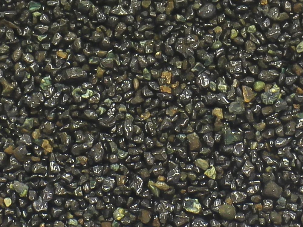 Tampilan dekat butiran media Manganese Greensand Plus